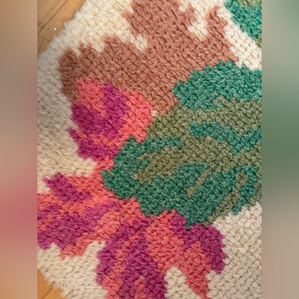 Leaf Motif Hand Hooked Rug - Picture 2 of 4